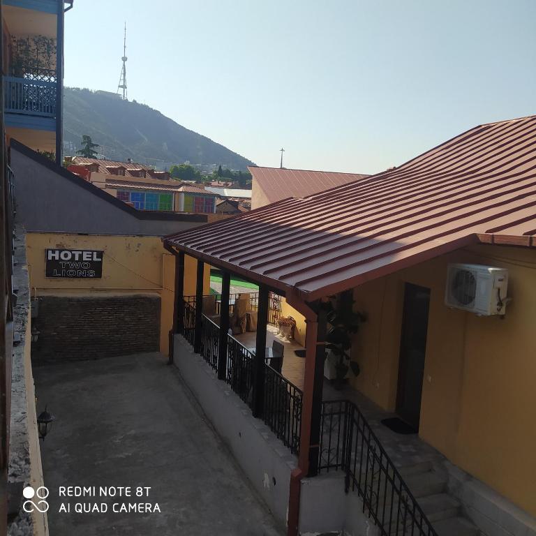 Two Lions Hotel room 5